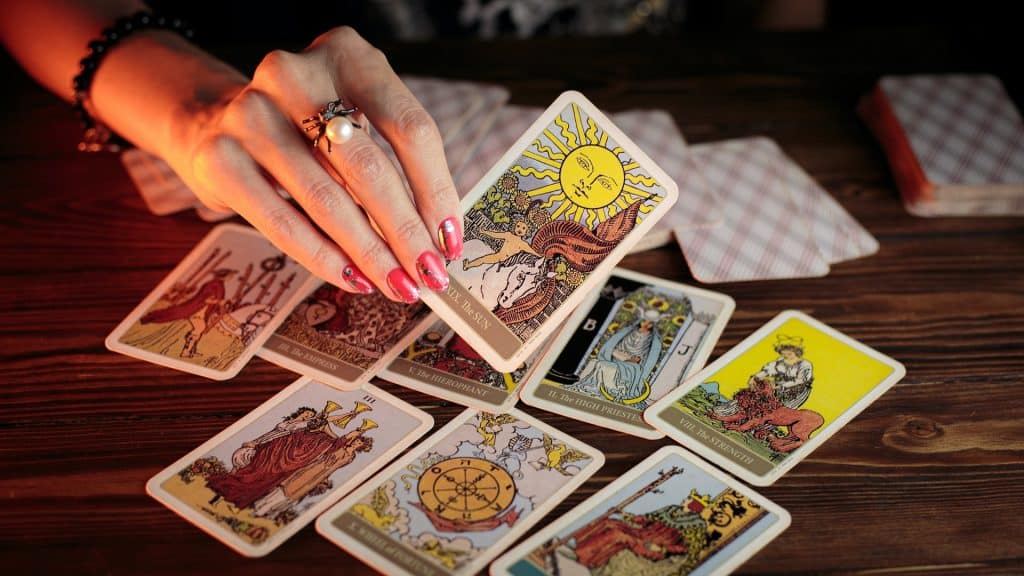 Cómo hacer una lectura de tarot de 7 cartas: tirada de tarot de herradura súper precisa