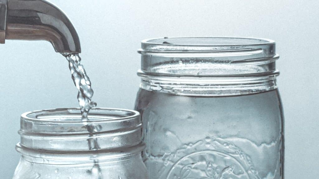 Cristales seguros para el agua: limpieza segura de sus cristales y de usted mismo