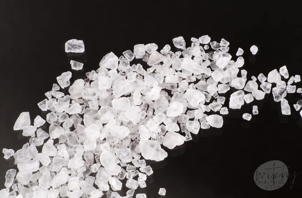 La forma sorprendente en que la sal puede neutralizar la energía negativa de los objetos