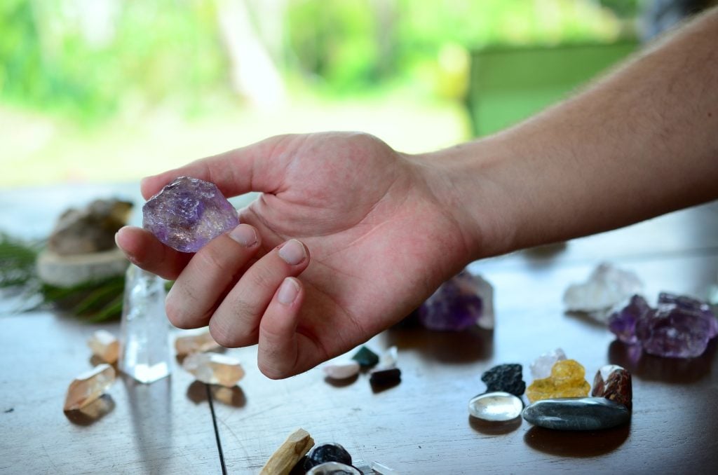 8 cristales que ayudan a eliminar el dolor