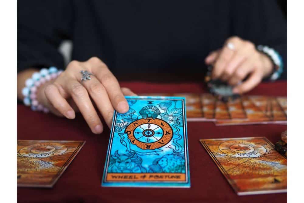 Cómo leer una tirada de tarot de 3 cartas