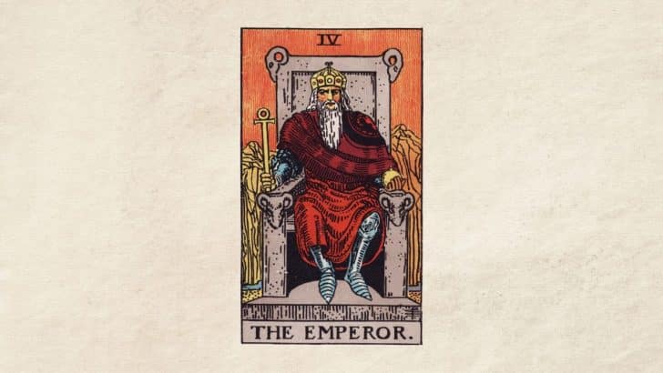 La Carta del Emperador en el Tarot: Interpretaciones con los Arcanos Mayores