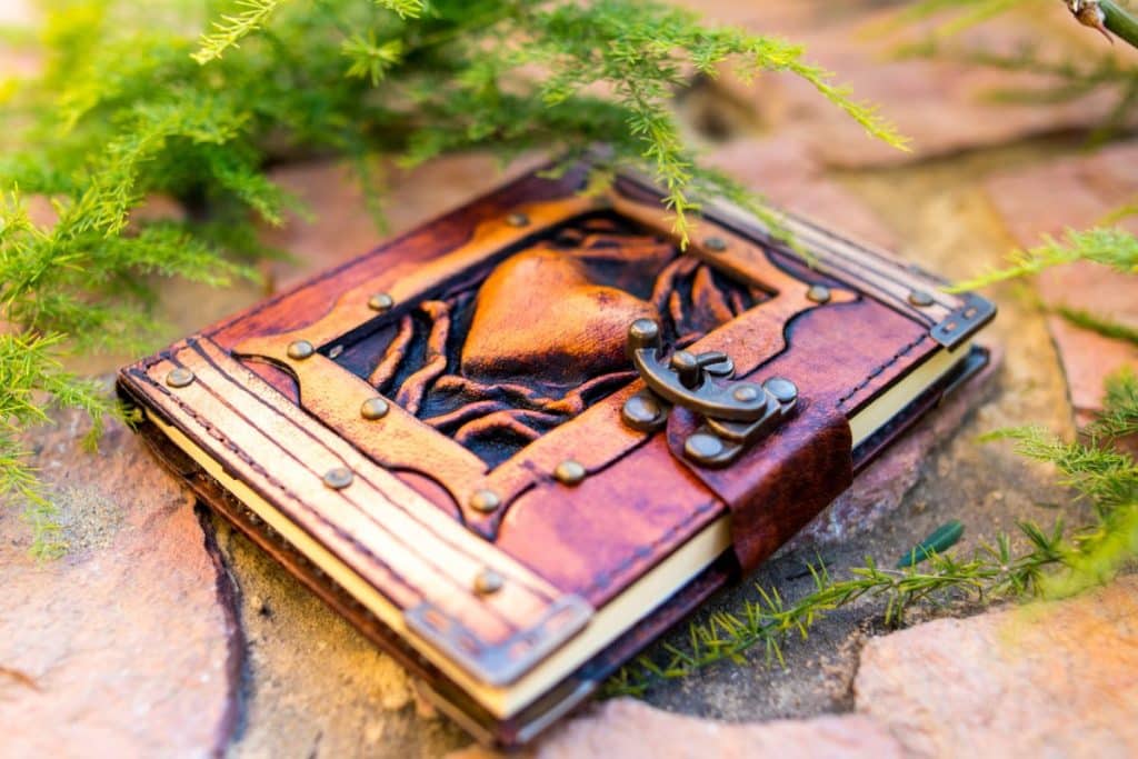 Perspectivas fascinantes: liberando los beneficios de escribir un diario para las brujas