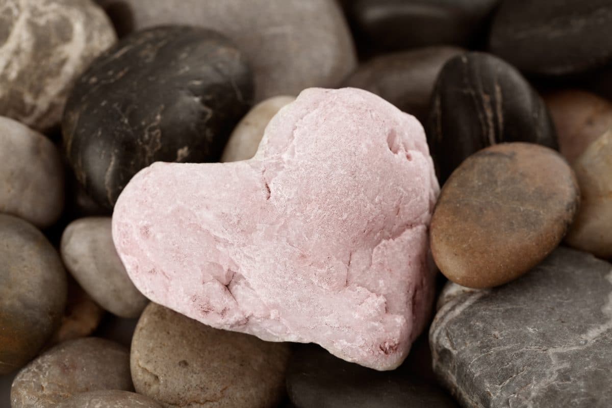 10 afirmaciones de cuarzo rosa para la curación y el amor propio