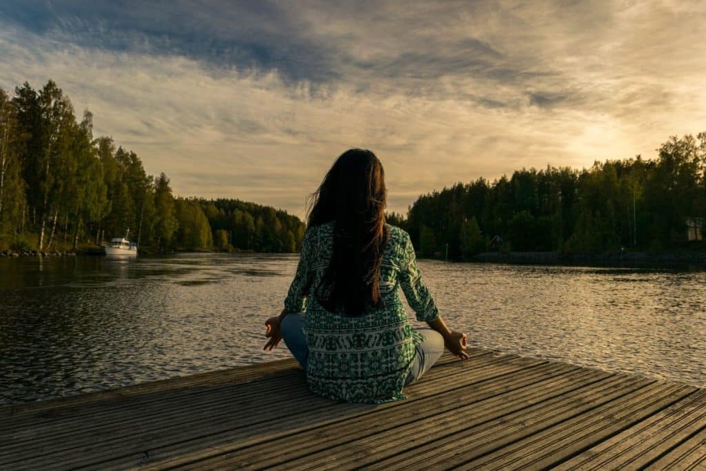 ¿Qué es la meditación trascendental y debo hacerla?