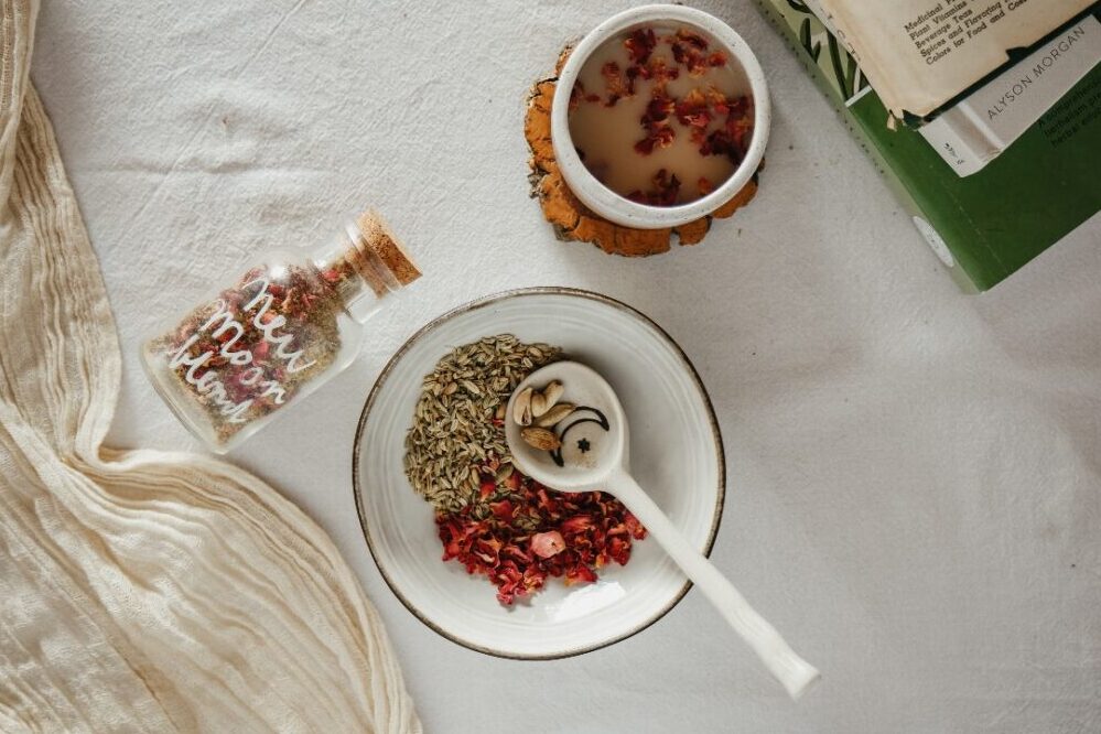 Receta de mezcla de hierbas Luna Nueva para nuevos comienzos – Herbal Academy
